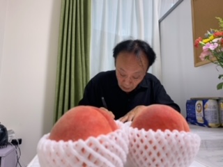 美味しそうな桃をいただきました🍑